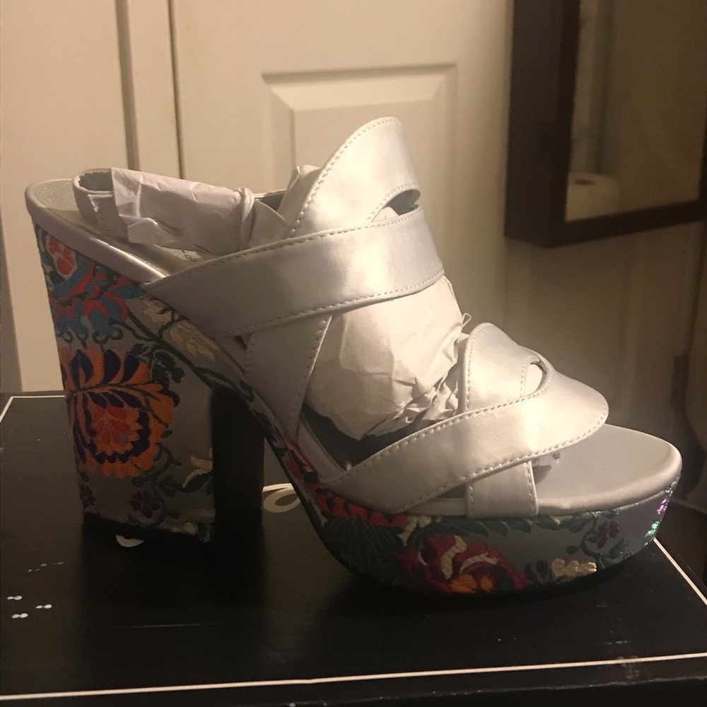 Shoes - Picture 3 of 4